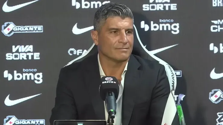 Pedro Emanuel técnico do Vasco durante coletiva de apresentação no clube