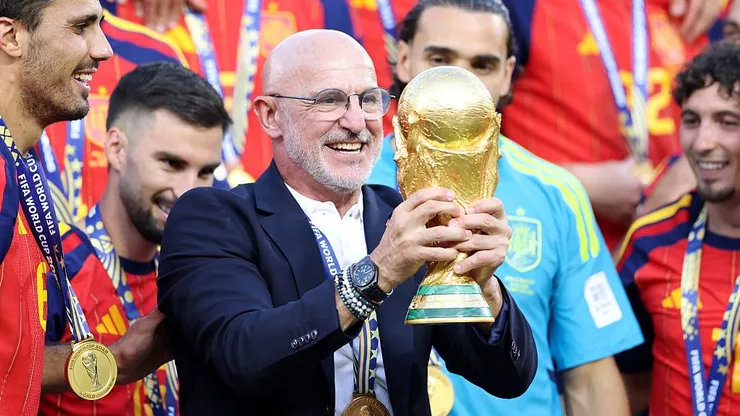 EAST RUTHERFORD, NEW JERSEY - JULY 19: Luis de la Fuente, Head Coach of Spain, lifts the FIFA World Cup Winner’s Trophy after the team’s victory following the FIFA World Cup 2026 Final match between Spain and Argentina at New York New Jersey Stadium on July 19, 2026 in East Rutherford, New Jersey. (Photo by Justin Setterfield/Getty Images)
