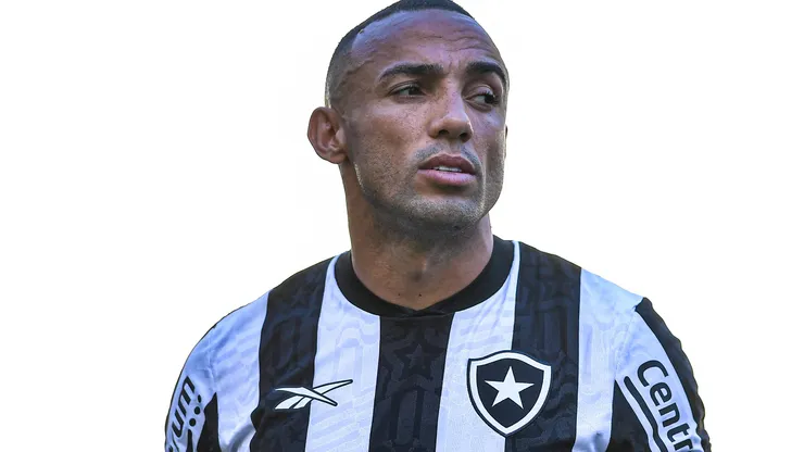 Lateral deu a sua opinião - Foto: Thiago Ribeiro/AGIF.