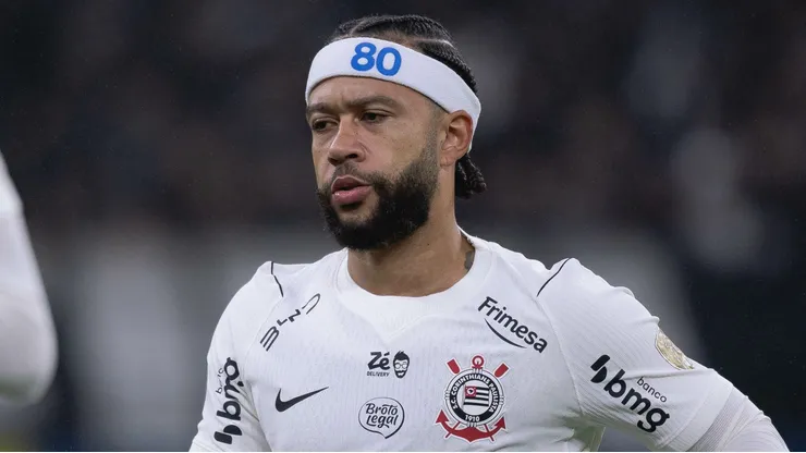 Memphis Depay tem futuro incerto no Corinthians atualmente.