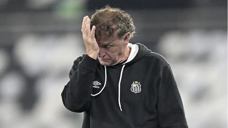- Cuca tecnico do Santos durante partida contra o Botafogo no estadio Engenhao pelo campeonato Brasileiro