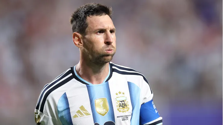 Lionel Messi em campo pela Argentina. (Photo by Carl Recine/Getty Images)