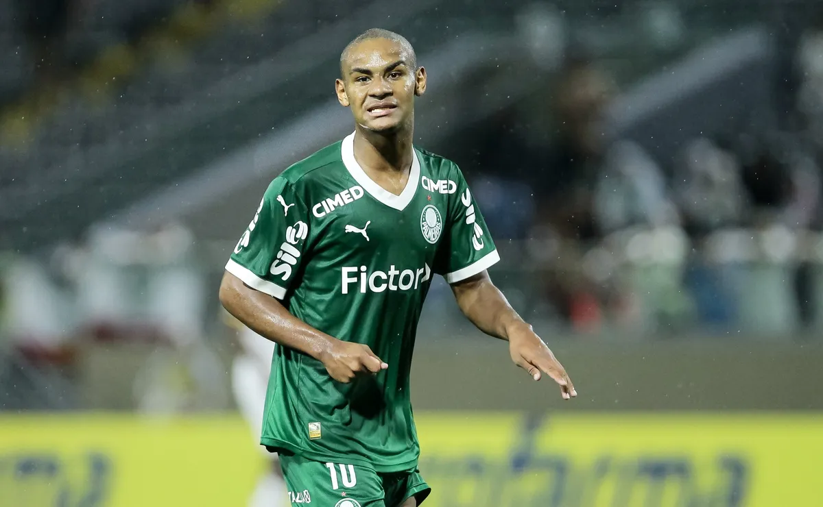 Palmeiras recebe propostas de PSG e Barcelona por Eduardo Conceição, que deve estrear contra o Coritiba