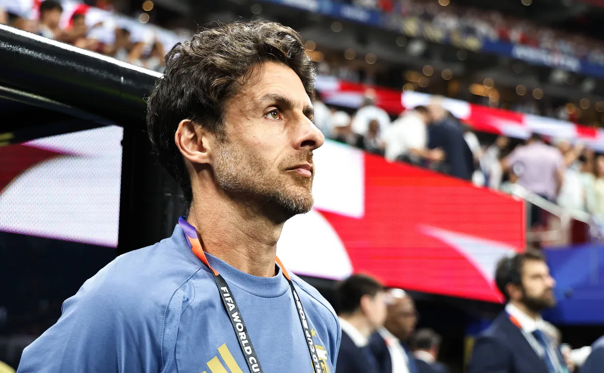 Pablo Aimar desponta como favorito para suceder Scaloni no comando da Argentina, diz jornalista