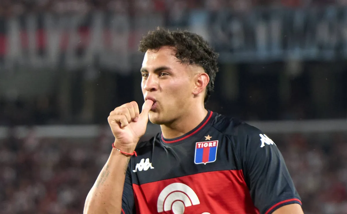 Alvo do Flamengo, David Romero entra na mira do Palmeiras e tem futuro indefinido no mercado