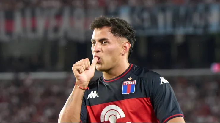 David Romero comemorando gol pelo Tigre.