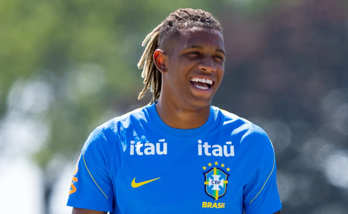 Danilo recebe proposta do Zenit, mas volante teme perder espaço na Seleção Brasileira