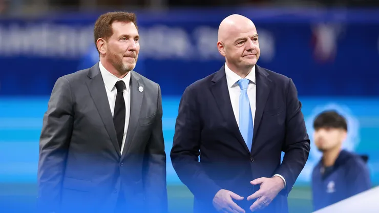 Infantino e Alejandro Domínguez, presidente da Conmebol. (Photo by Hector Vivas/Getty Images)