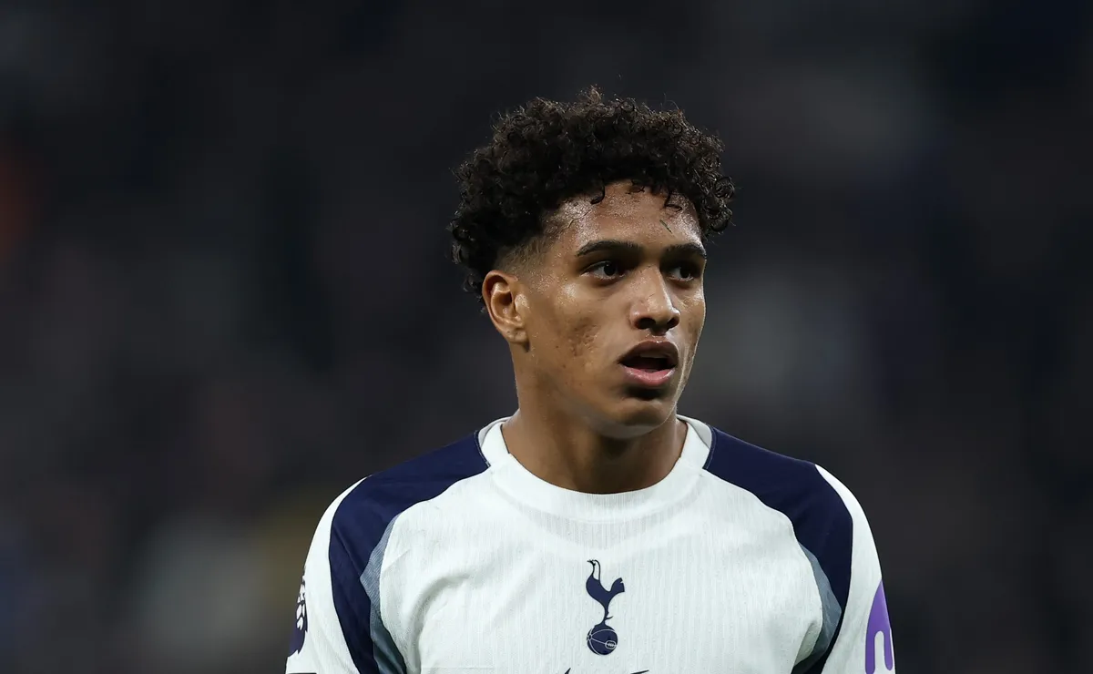 Seleção Brasileira avalia renovação na lateral e Souza, ex-Santos, entra no radar de Ancelotti