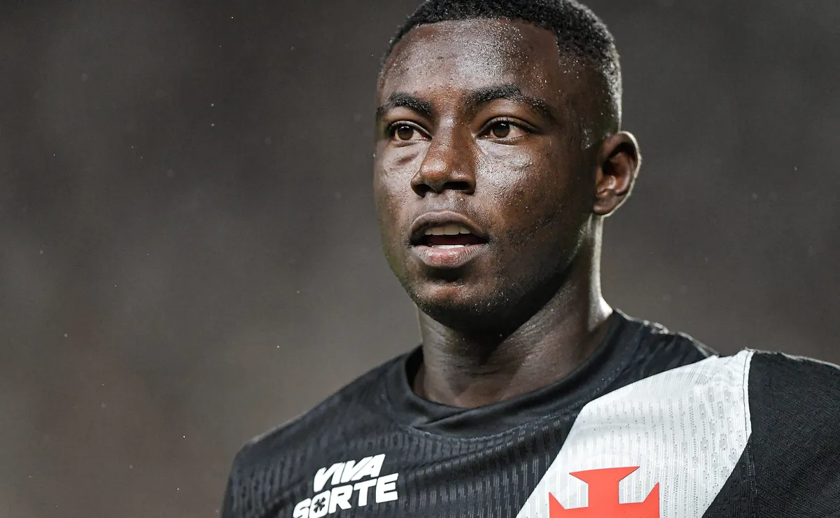 Deportivo Cali faz sondagem por Marino Hinestroza, mas Vasco não pensa em negociar atacante