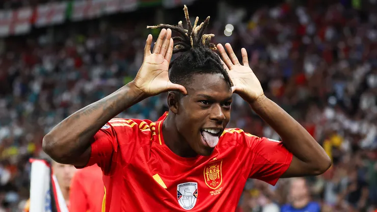 Nico Williams fazendo comemoração de Neymar. (Photo by Richard Pelham/Getty Images)