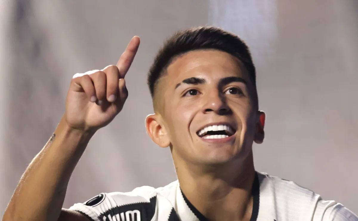 River Plate não desiste de Almada e estuda aumentar a oferta; Flamengo oferece R$ 174 milhões