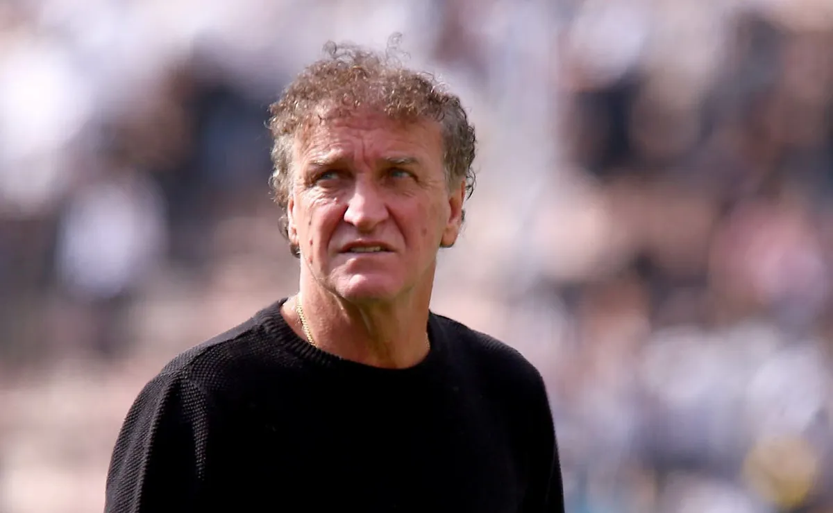 Marcelo Teixeira decide blindar Cuca em meio a pressão no Santos e continuidade é o plano