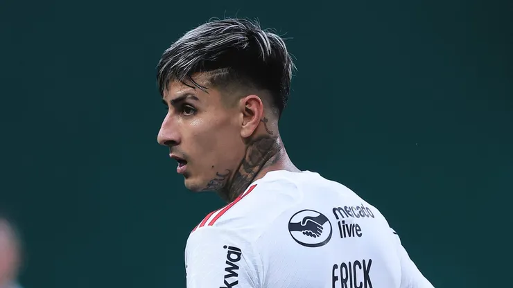 Pulgar, volante chileno do Flamengo - Foto: Ettore Chiereguini/AGIF