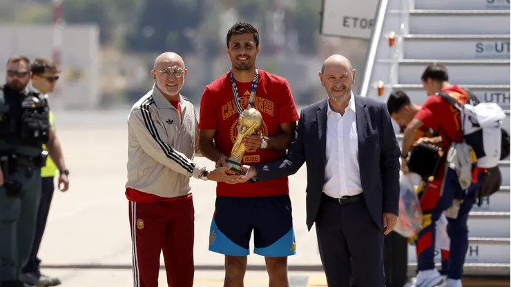 Rodri com a taça da Copa. (Photo by Pablo Blazquez Dominguez/Getty Images)