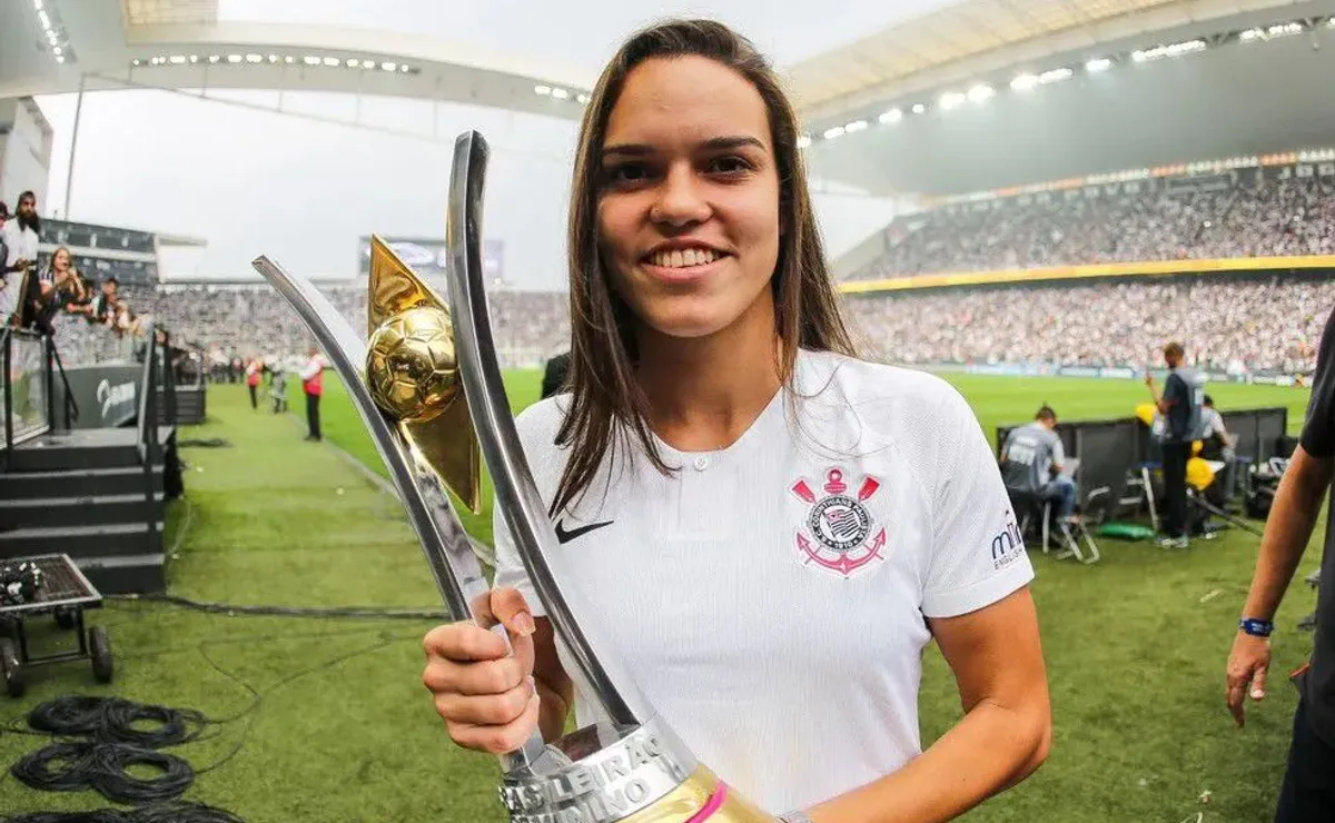 Ana Vitória não tem fratura constatada e pode reforçar o Corinthians na Copa do Brasil