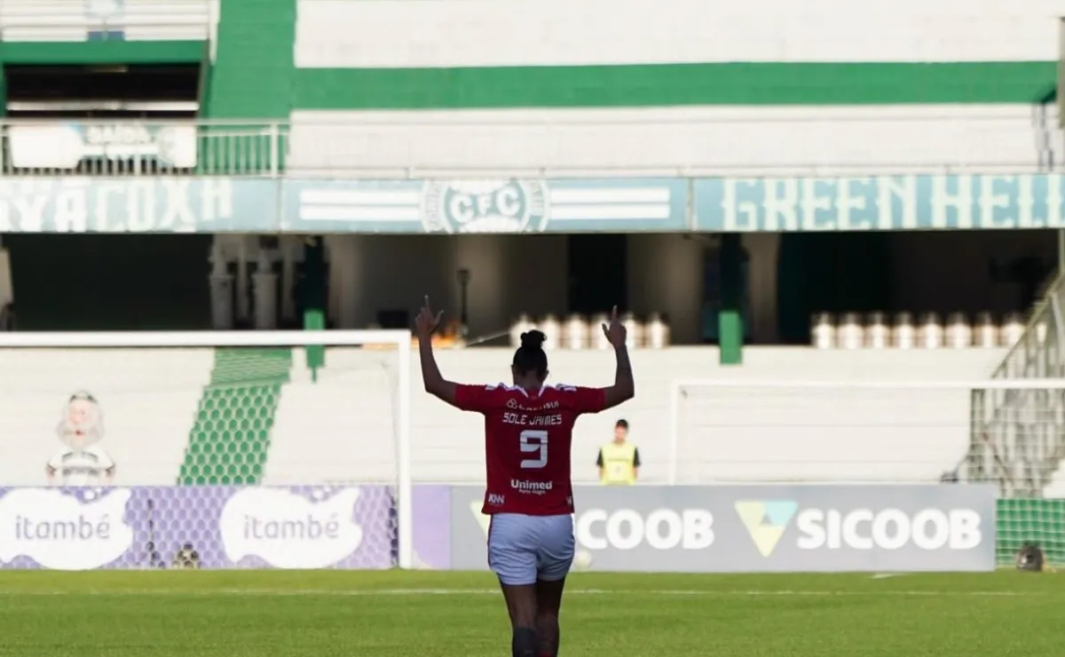 Internacional vence o Coritiba e garante vaga nas quartas de final da Copa do Brasil