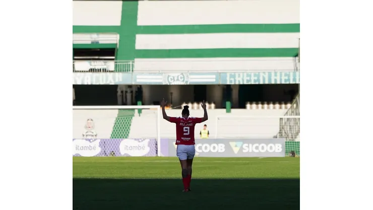 Sole Jaimes marca o gol da vitória. Foto: Pedro Pacheco/Instagram