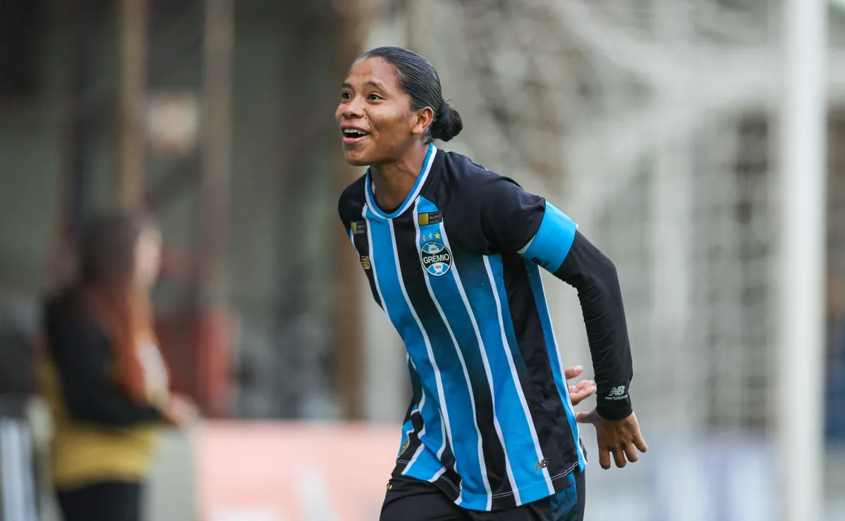 Grêmio acerta renovação da zagueira Mónica Ramos até o final de 2028