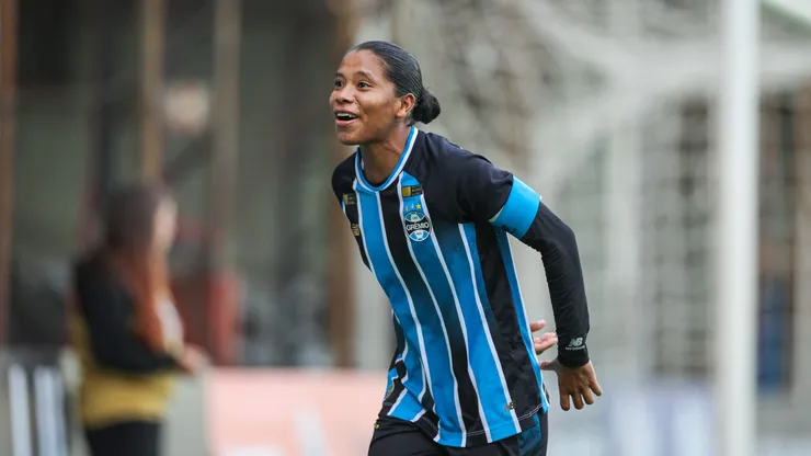 Zagueira Mónica Ramos segue no Tricolor até 2028 - Foto: Caroline Martins/Grêmio FBPA