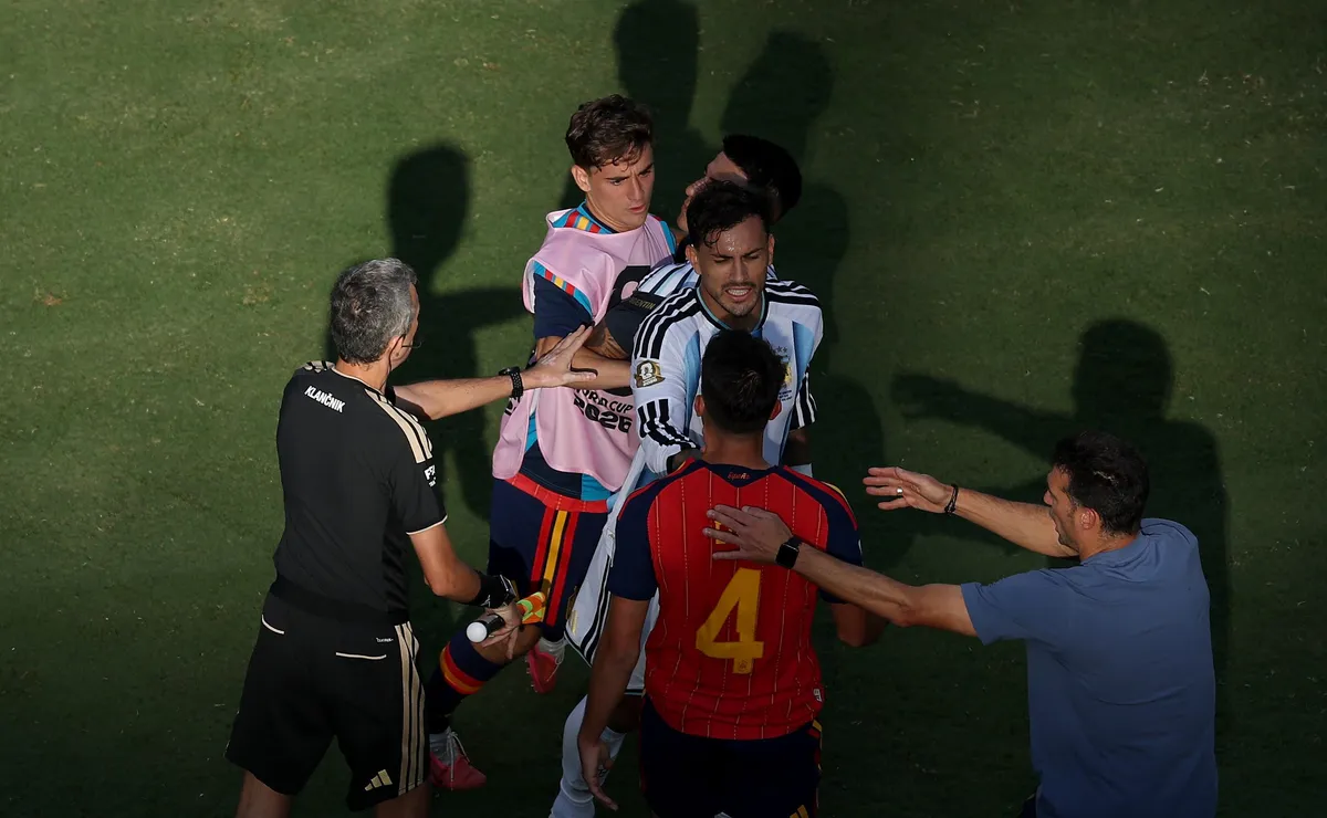 FIFA investiga Argentina devido a confusão iniciada por Paredes após a final da Copa