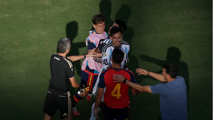 A confusão após o final do jogo. Photo by Al Bello/Getty Images