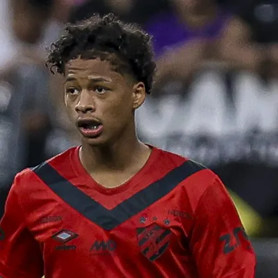 Cruzeiro avança por Zé Lucas e contata entorno do jogador