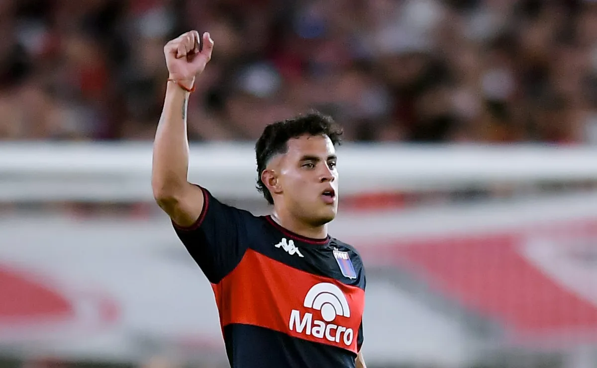 Flamengo abre negociações para contratar centroavante argentino David Romero e negócio pode avançar