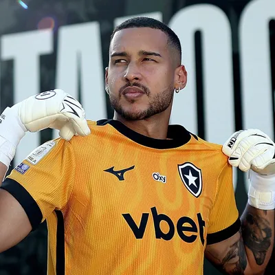 Ex-Flamengo, Gabriel Batista tenta repetir "receita" de Hugo Souza