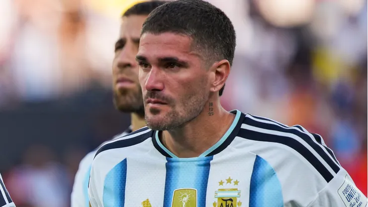 EAST RUTHERFORD, NEW JERSEY - JULY 19: Lionel Messi #10 and Rodrigo De Paul #7 of Argentina look dejected after the FIFA World Cup 2026 Final match between Spain and Argentina at New York New Jersey Stadium on July 19, 2026 in East Rutherford, New Jersey. Spain defeated reigning World Cup champions Argentina, who were led by Lionel Messi, with the lone goal coming from Ferran Torres #7 in the 106th minute of extra time. (Photo by Andrew Harnik/Getty Images)