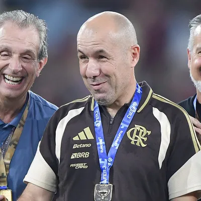 Flamengo prioriza estrangeiros e busca três reforços após a Copa