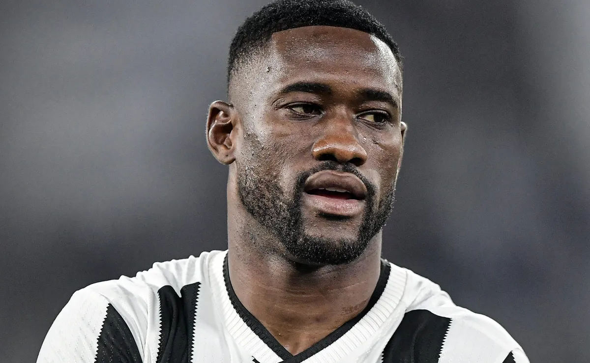 Botafogo fica perto de rescindir com Bastos e projeta “limpa” no elenco com outras saídas