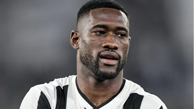 RJ - RIO DE JANEIRO - 27/07/2024 - BRASILEIRO A 2024, BOTAFOGO X CRUZEIRO - Bastos jogador do Botafogo durante partida contra o Cruzeiro no estadio Engenhao pelo campeonato Brasileiro A 2024. Foto: Thiago Ribeiro/AGIF