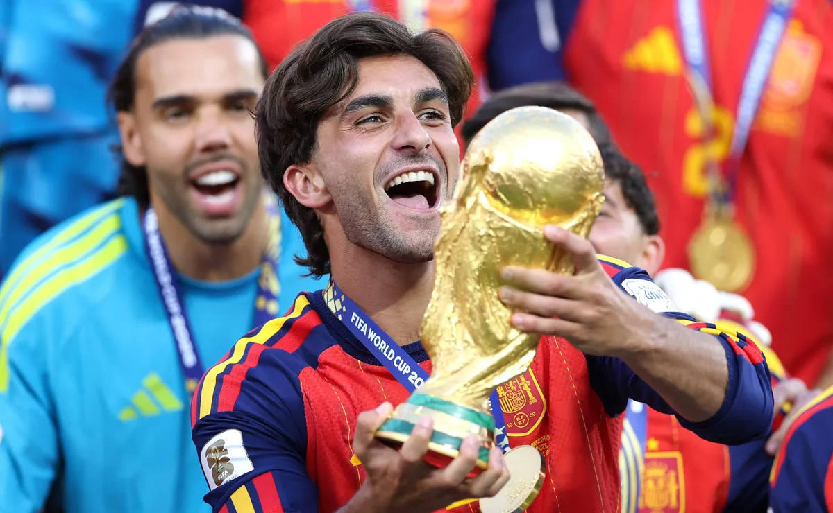 PSG quer aplicar “chapéu” no Real Madrid e Luis Enrique faz ligação para Ferrán Torres, do Barcelona
