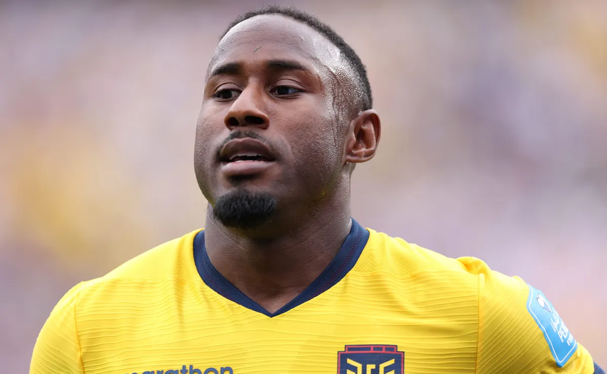 Vasco avança por atacante que disputou a Copa do Mundo pelo Equador; conheça John Yeboah