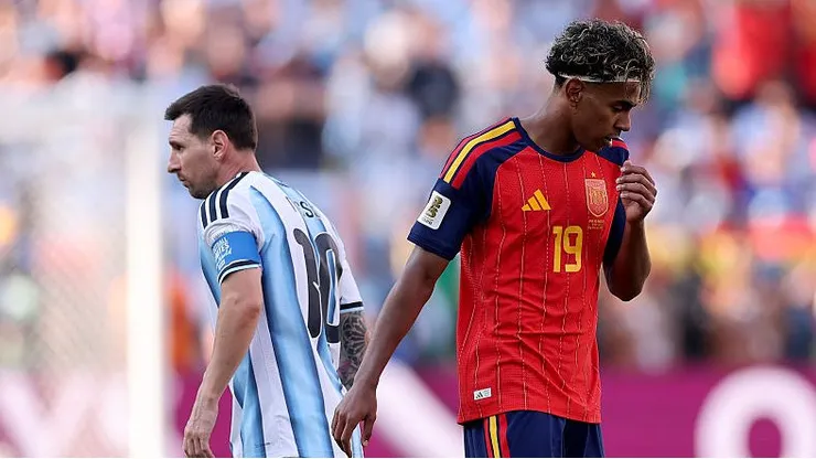 EAST RUTHERFORD, NEW JERSEY - JULY 19: Lamine Yamal #19 of Spain and Lionel Messi #10 of Argentina during the FIFA World Cup 2026 Final match between Spain and Argentina at New York New Jersey Stadium on July 19, 2026 in East Rutherford, New Jersey. (Photo by Carl Recine/Getty Images)