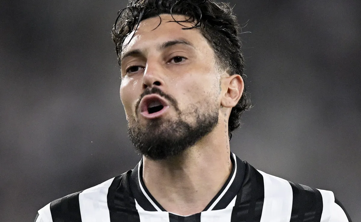 Alex Telles revela conversa com Danilo em retorno ao Botafogo: “Ele falou que está disponível”