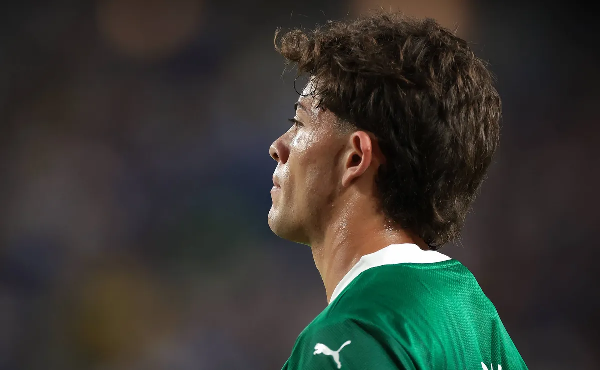 Agustín Giay torce o tornozelo e desfalca Palmeiras contra o Coritiba; cirurgia é descartada