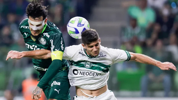 Gustavo Gómez durante Coritiba x Palmeiras no Brasileirão 2023 - Foto: Alexandre Schneider/Getty Images