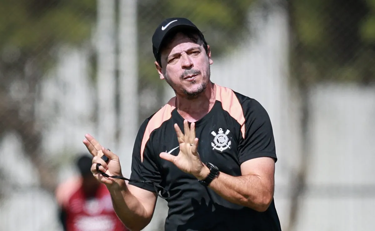 Diniz reinventa o Corinthians com testes táticos e novidades na escalação