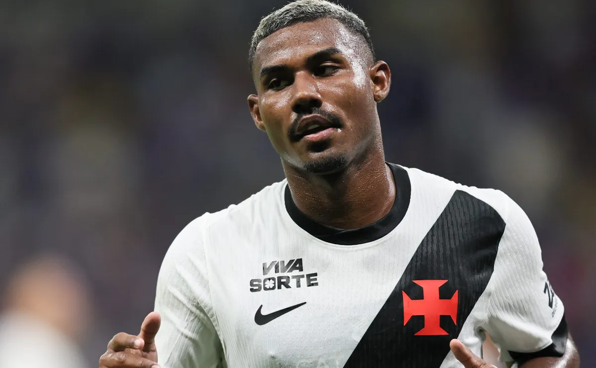 Nottingham Forest recebe sondagens de Strasbourg, Torino e Rennes por Cuiabano, lateral do Vasco
