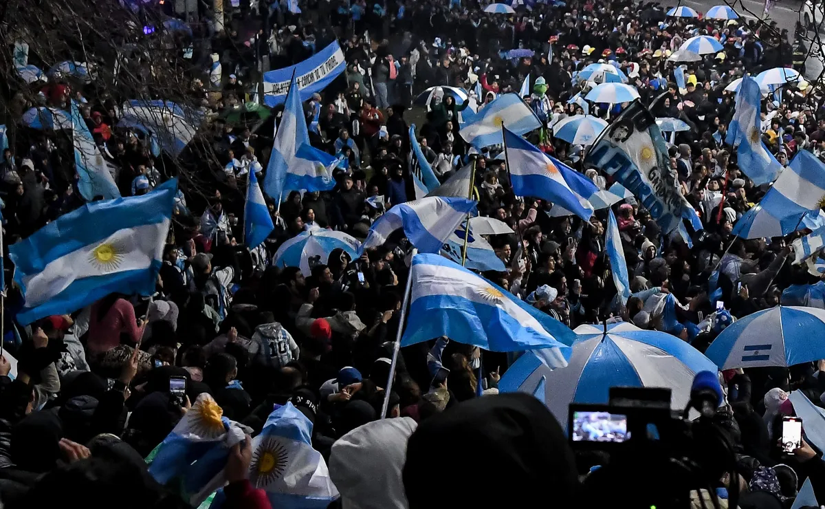 Estudantes brasileiros relatam ameaças e ataques na Argentina após final da Copa do Mundo