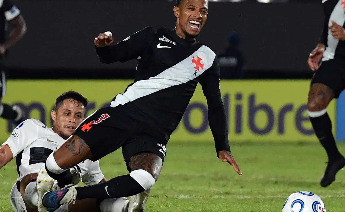 Vasco tenta melhorar retrospecto na Colômbia após vencer apenas uma vez em cinco jogos oficiais