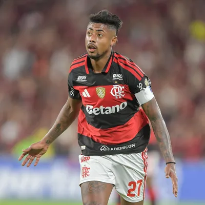 Flamengo amplia contra o Vitória no Maracanã