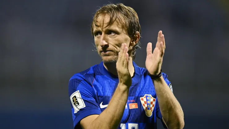 Luka Modric decidiu seguir no futebol e renova com Milan até junho de 2027