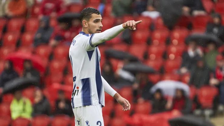 Zagueiro durante jogo do Campeonato Espanhol. Photo by Rafa Babot/Getty Images