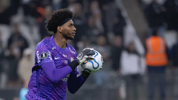 Hugo Souza goleiro do Corinthians durante partida contra o Platense. Foto: Ettore Chiereguini/AGIF