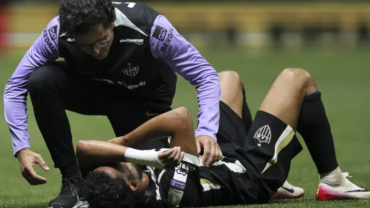 Renan Lodi preocupou os torcedores do Atlético no primeiro tempo