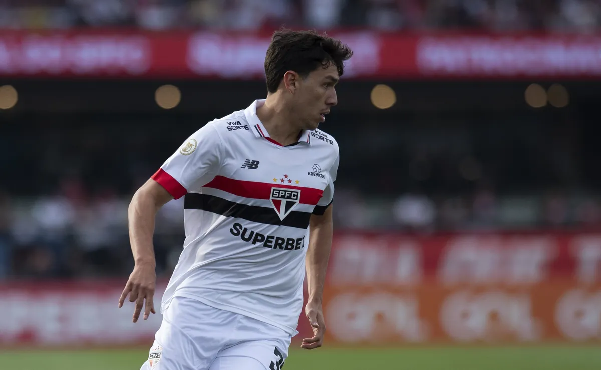 Com a chegada de Buta, João Moreira recebe sondagem e pode deixar o São Paulo