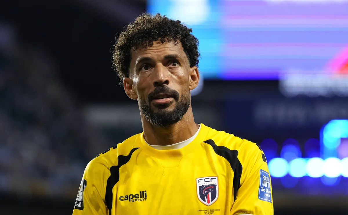 Goleiro Vozinha freia negociações e prioriza projetos sólidos no mercado